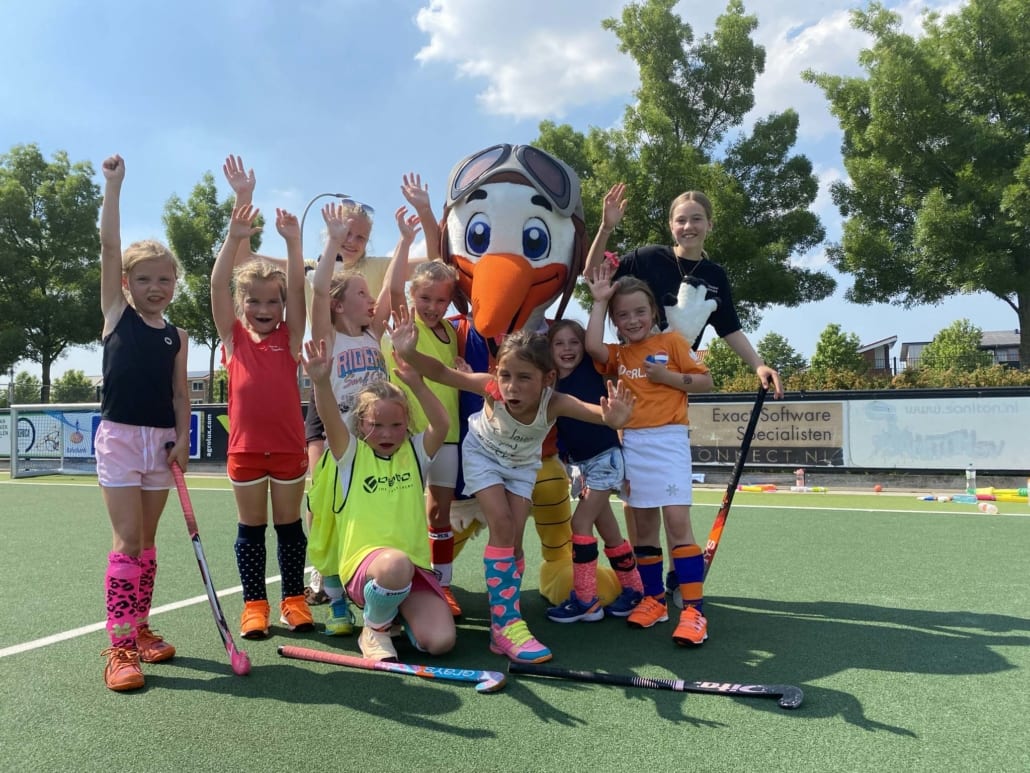 HC Ypenburg uit Den Haag Al ruim 10 jaar doet HC Ypenburg uit Den Haag mee met de Grote Clubactie en 6 jaar geleden is het roer omgegooid door een Grote Clubactie commissie op te zetten. Sindsdien behaalt de hockeyclub elk jaar een hogere opbrengst.