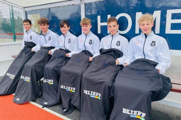 Ontwerp zonder titel (1) Belieff dug-out deken winactie