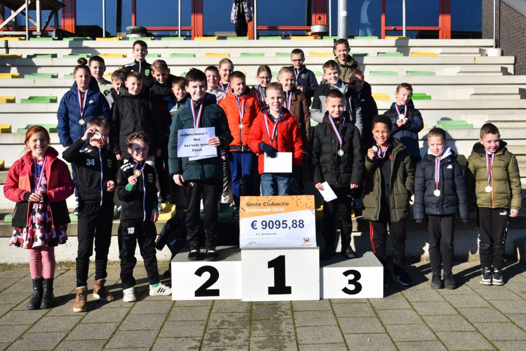 medaille uitreiking FC Binnenmaas