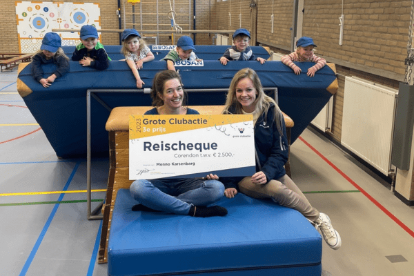 Reischeque Corendon 2023 De derde prijs van de Grote Clubactie 2023 is uitgereikt in Gorinchem