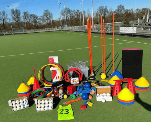 Hockeyvereniging HIC koopt nieuw trainingsmateriaal van Clubactie opbrengst