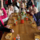 De toppers van de E2 mochten een lekker frietje eten in de kantine