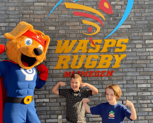 Cluppie op bezoek bij The Wasps Rugby Cluppie ging op bezoek bij rugbyclub The Waps. Lees hier zijn avontuur!