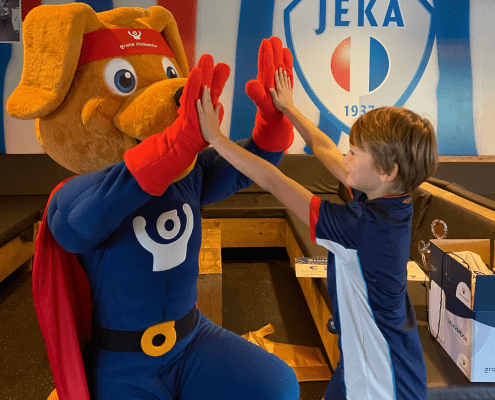 Cluppie high five Jeka