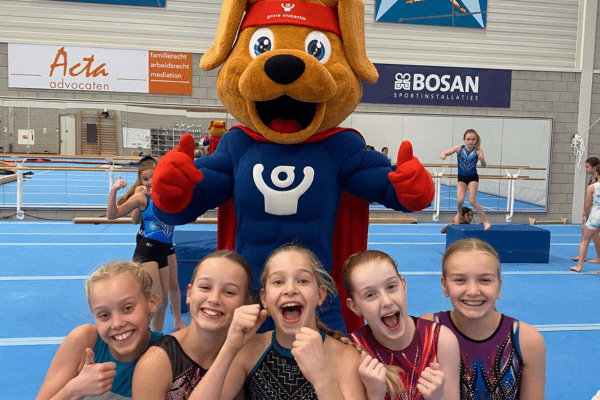 Cluppie met trotse lotenverkopers Hazenkamp