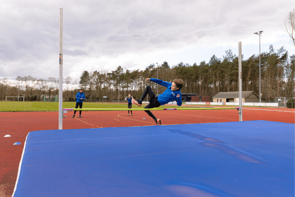 De nieuwe hoogspringmat testen!