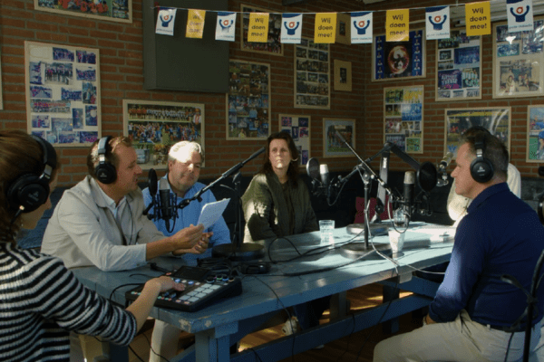 De kracht van de club bij SV Phoenix De Grote Clubcast: De kracht van de club bij SV Phoenix In een reeks van 4 afleveringen gaat de Grote Clubactie op bezoek bij verenigingen. Ambassadeurs Jochem van Gelder en Stan van den Dobbelsteen gaan in gesprek met bestuurders, vrijwilligers en leden. Ook schuift directeur Frank Molkenboer van de Grote Clubactie aan.