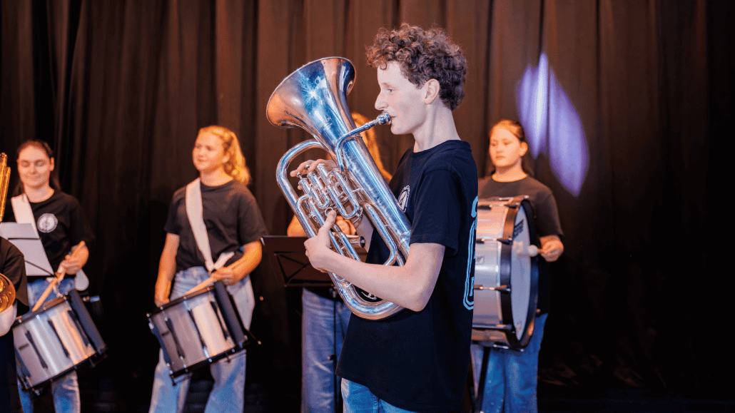 Bij Crescendo spelen ze de noten weer zuiver! De nieuwe instrumenten bespelen bij Crescendo