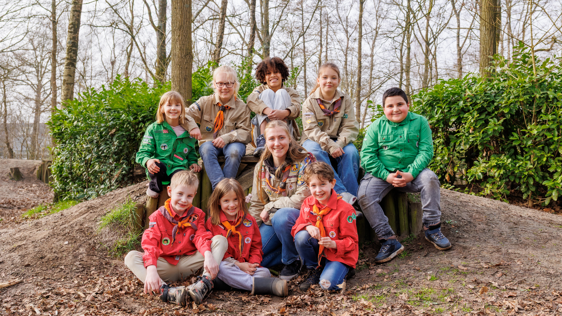 Groepsfoto met trotse leden van Scouting Erasmus