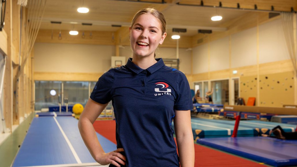 Trainer Quinty van GV Unitas Met een grote glimlach staat trainer Quinty op de foto bij gymnastiekvereniging Unitas
