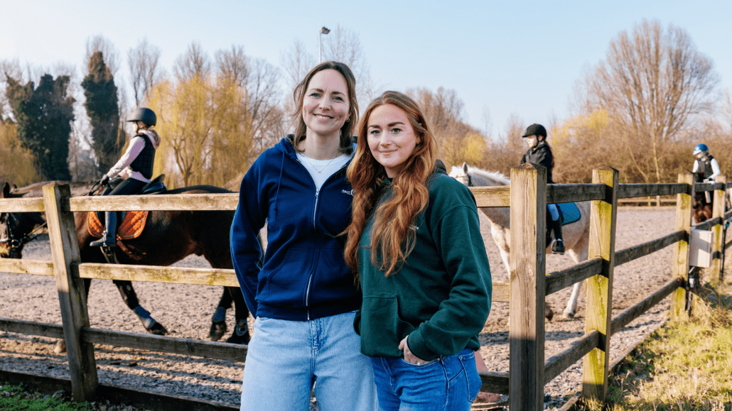 Vrijwilligers Annemarie en Claudia van ruitervereniging Rozenburg