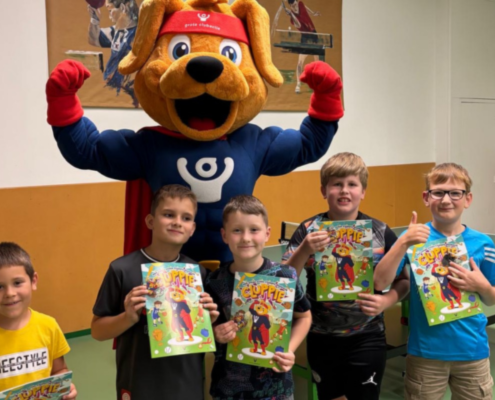 Cluppie deelde zijn doeboeken uit tijdens zijn bezoek aan TTV Waalwijk